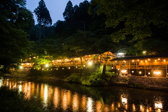 6月【源氏ぼたる鑑賞×開放的な川床】季節の会席料理〜舞妓さんに会える設定日あり〜